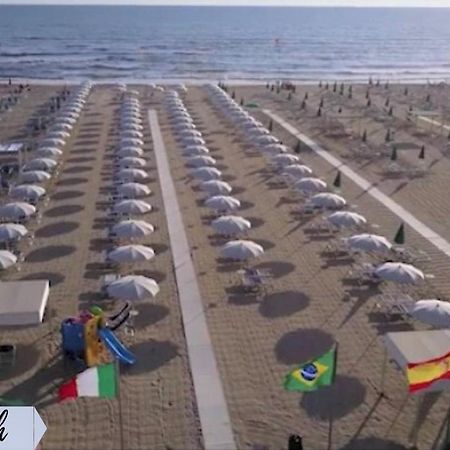 Front Beach Apartments Viareggio Eksteriør billede