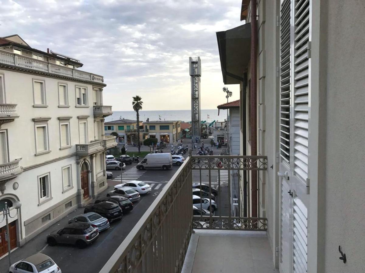 Front Beach Apartments Viareggio Eksteriør billede
