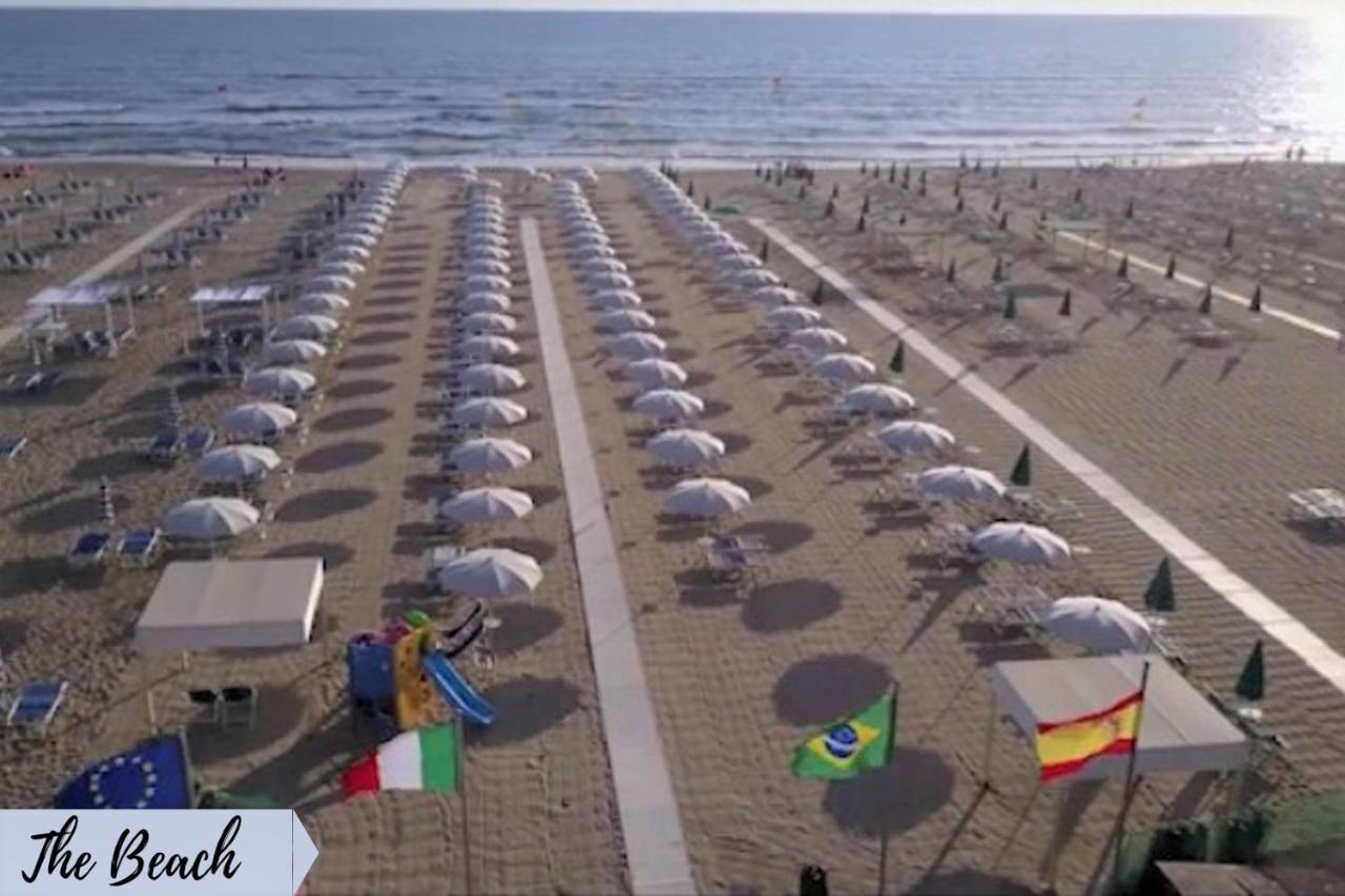 Front Beach Apartments Viareggio Eksteriør billede